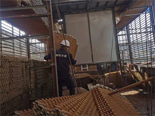 風(fēng)量和散熱面積決定了玻璃鋼冷卻塔的降溫預(yù)期效果